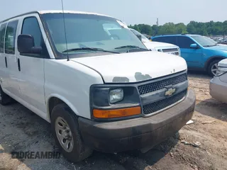 2011 Chevrolet Express Cargo z VIN 1GCSGAFX2B1112312, wystawiony jako IAAI lot #42374896 z przebiegiem 140 571 mil mil oraz . Historia ofert i sprzedaży dostępna na DreamBid. Obrazek 1.