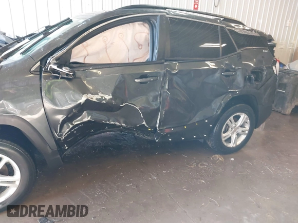 2021 GMC Terrain SLE with VIN 3GKALTEV7ML325517, listed as a IAAI auction lot 41541669 with 33,761 mi miles and . Bid and sale history available at carsss.com. Image 6.
