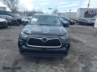2021 Toyota Highlander XLE with VIN 5TDGZRBH6MS072433, listed as a IAAI auction lot 41894279 with 60,007 mi miles. Bid and sale history available at carsss.com. Image 12.