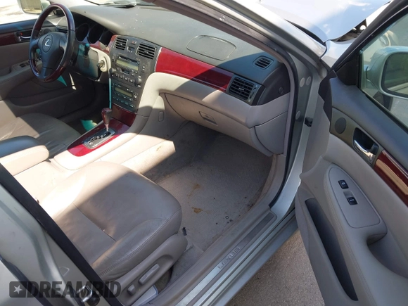 2003 Lexus ES with VIN JTHBF30G536016216, listed as a IAAI auction lot 41888373 with 108,522 mi miles. Bid and sale history available at carsss.com. Image 5.