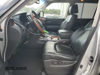 2015 Infiniti QX80 z VIN JN8AZ2NC3F9371378, wystawiony jako Copart lot #54949365 z przebiegiem 131 679 mil mil oraz Szkody całkowita. Historia ofert i sprzedaży dostępna na DreamBid. Obrazek 7.