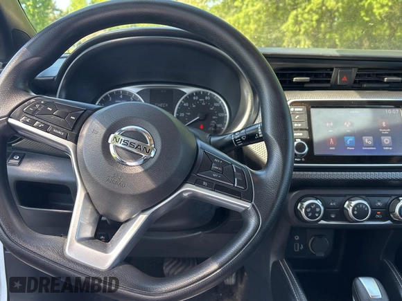 2019 Nissan Kicks S with VIN 3N1CP5CUXKL502608, listed as a Copart auction lot 55879725 with 137,400 mi miles and Clean Title. Bid and sale history available at carsss.com. Image 9.