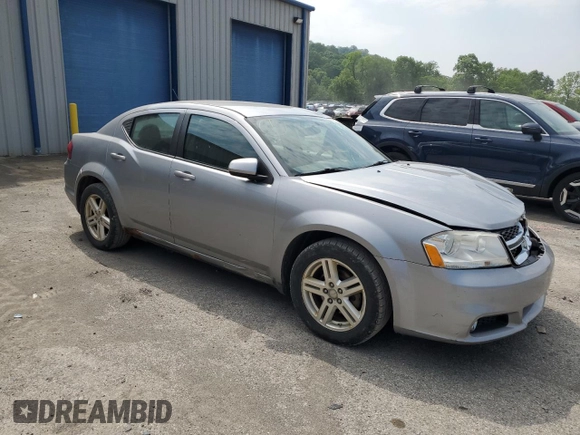 2013 Dodge Avenger SXT z VIN 1C3CDZCB0DN548175, wystawiony jako Copart lot #56795655 z przebiegiem 128 460 mil mil oraz Szkoda całkowita • Salvage title. Historia ofert i sprzedaży dostępna na DreamBid. Obrazek 4.