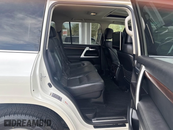 2016 Toyota Land Cruiser z VIN JTMCY7AJ4G4037285, wystawiony jako IAAI lot #42158243 z przebiegiem 195 028 mil mil oraz . Historia ofert i sprzedaży dostępna na DreamBid. Obrazek 8.