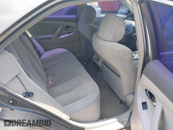 2008 Toyota Camry LE z VIN 4T1BE46K68U772433, wystawiony jako IAAI lot #42375510 z przebiegiem 168 152 mil mil oraz . Historia ofert i sprzedaży dostępna na DreamBid. Obrazek 8.