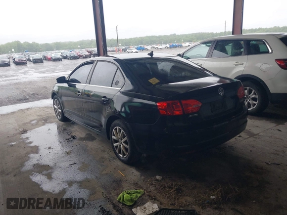 2013 Volkswagen Jetta SE z VIN 3VWDP7AJXDM353228, wystawiony jako IAAI lot #42364744 z przebiegiem 132 672 mil mil oraz . Historia ofert i sprzedaży dostępna na DreamBid. Obrazek 3.