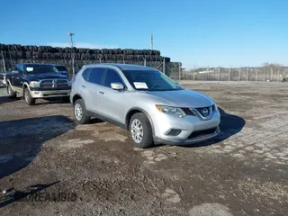 2015 Nissan Rogue SV z VIN KNMAT2MV9FP529332, wystawiony jako IAAI lot #41732719 z przebiegiem 103 518 mil mil oraz . Historia ofert i sprzedaży dostępna na DreamBid. Obrazek 1.
