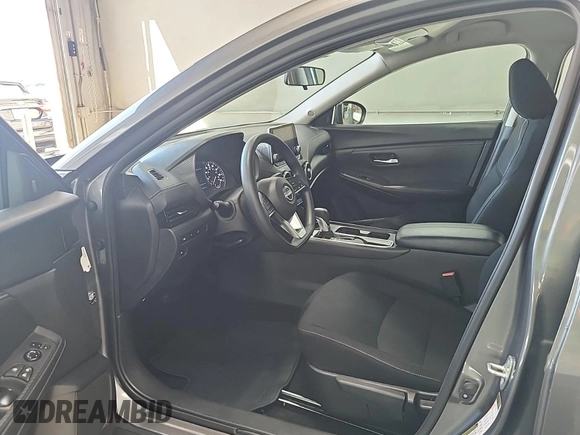 2024 Nissan Sentra SV z VIN 3N1AB8CV2RY295564, wystawiony jako IAAI lot #42796380 z przebiegiem 30 664 mil mil oraz . Historia ofert i sprzedaży dostępna na DreamBid. Obrazek 30.