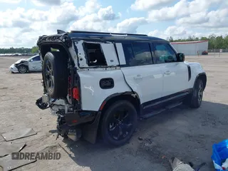 2022 Land Rover Defender X-Dynamic HSE z VIN SALE37RU8N2099697, wystawiony jako IAAI lot #42232267 z przebiegiem 35 863 mil mil oraz . Historia ofert i sprzedaży dostępna na DreamBid. Obrazek 4.