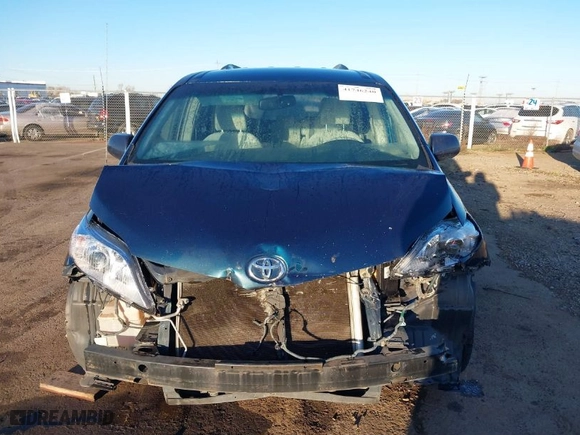 2011 Toyota Sienna LE AAS with VIN 5TDKK3DC3BS151732, listed as a IAAI auction lot 41746240 with 273,434 mi miles. Bid and sale history available at carsss.com. Image 6.