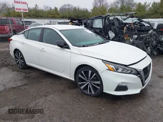 2019 Nissan Altima SR z VIN 1N4BL4CV4KC130272, wystawiony jako IAAI lot #41995625 z przebiegiem 200 000 mil mil oraz . Historia ofert i sprzedaży dostępna na DreamBid. Obrazek 1.