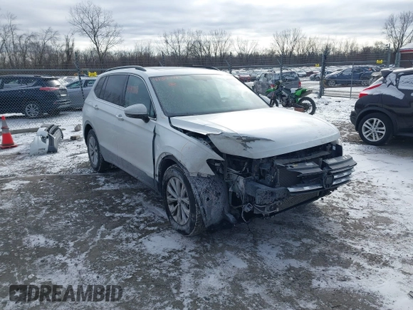 2019 Volkswagen Tiguan SE with VIN 3VV3B7AX7KM040136, listed as a IAAI auction lot 41397714 with 82,302 mi miles and . Bid and sale history available at DreamBid. Image 1.