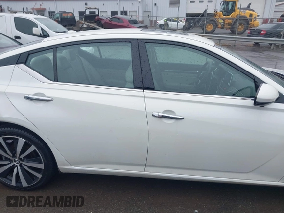 2020 Nissan Altima Platinum with VIN 1N4BL4FV5LN300639, listed as a IAAI auction lot 41571043 with 52,641 mi miles and . Bid and sale history available at carsss.com. Image 13.