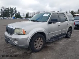 2004 Lincoln Navigator Luxury with VIN 5LMFU28R94LJ09700, listed as a IAAI auction lot 41799532 with 198,800 mi miles. Bid and sale history available at carsss.com. Image 2.