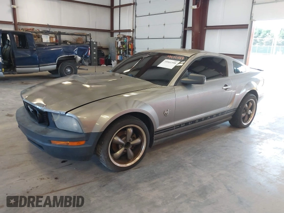 2009 Ford Mustang with VIN 1ZVHT80N995124334, listed as a IAAI auction lot 39901598 with 165,586 mi miles and . Bid and sale history available at carsss.com. Image 2.