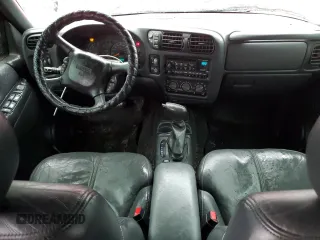 2000 GMC Jimmy SLE Convenience with VIN 1GKDT13W0Y2273829, listed as a Copart auction lot 84811284 with 129,635 mi miles and Salvage Title. Bid and sale history available at carsss.com. Image 8.