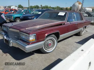 1991 Cadillac Brougham z VIN 1G6DW54E4MR716777, wystawiony jako IAAI lot #42383965 z przebiegiem 197 824 mil mil oraz . Historia ofert i sprzedaży dostępna na DreamBid. Obrazek 2.