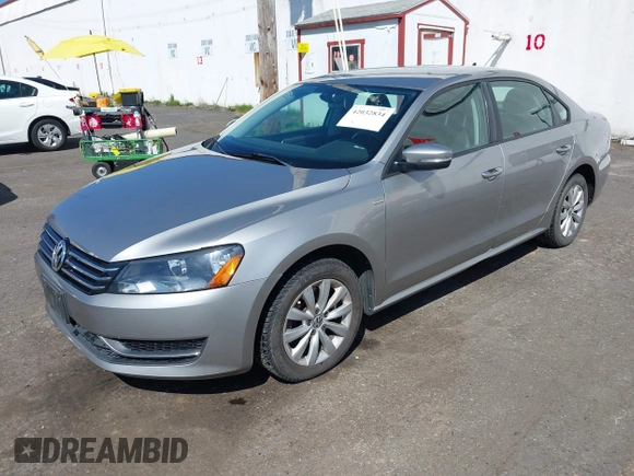 2014 Volkswagen Passat Wolfsburg Edition z VIN 1VWAT7A38EC075514, wystawiony jako IAAI lot #42032834 z przebiegiem 141 015 mil mil oraz . Historia ofert i sprzedaży dostępna na DreamBid. Obrazek 20.