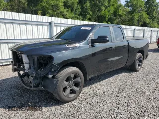 2019 Ram 1500 Big Horn z VIN 1C6RREBT7KN568289, wystawiony jako Copart lot #57787245 z przebiegiem 131 599 mil mil oraz Szkoda całkowita • Salvage title. Historia ofert i sprzedaży dostępna na DreamBid. Obrazek 1.