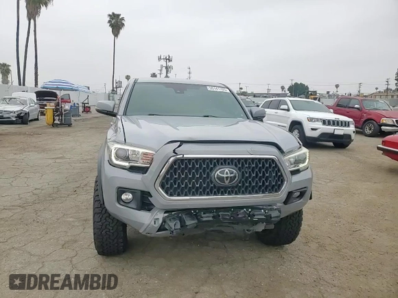 2018 Toyota Tacoma SR5 z VIN 3TMAZ5CN8JM063442, wystawiony jako Copart lot #55141725 z przebiegiem 110 926 mil mil oraz Szkoda całkowita • Salvage title. Historia ofert i sprzedaży dostępna na DreamBid. Obrazek 13.