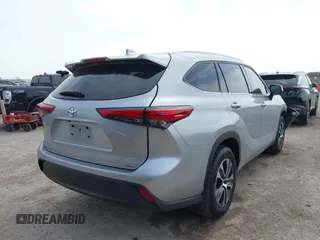 2022 Toyota Highlander XLE z VIN 5TDGZRAH8NS090208, wystawiony jako IAAI lot #41711763 z przebiegiem 64 843 mil mil oraz . Historia ofert i sprzedaży dostępna na DreamBid. Obrazek 4.