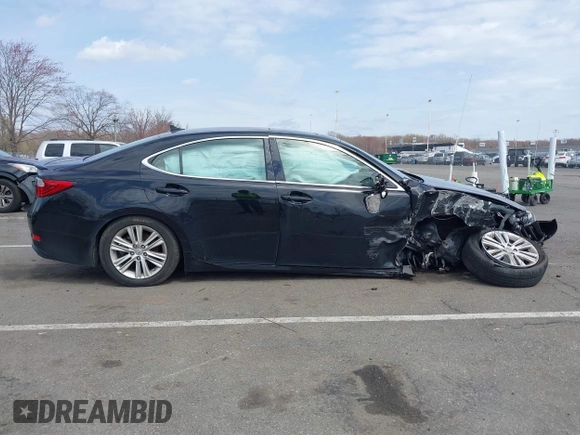 2013 Lexus ES 4dr Sdn with VIN JTHBK1GG8D2077512, listed as a IAAI auction lot 41922259 with 30,899 mi miles. Bid and sale history available at carsss.com. Image 13.