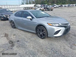 2020 Toyota Camry SE with VIN 4T1J11AKXLU879877, listed as a IAAI auction lot 40827028 with 176,872 mi miles. Bid and sale history available at carsss.com. Image 1.