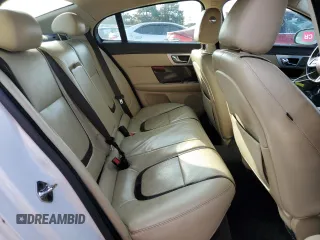 2015 Jaguar XF Portfolio z VIN SAJWJ0FF1F8U55504, wystawiony jako Copart lot #85742414 z przebiegiem Nie podano mil oraz Czysty tytuł • Clean title. Historia ofert i sprzedaży dostępna na DreamBid. Obrazek 10.