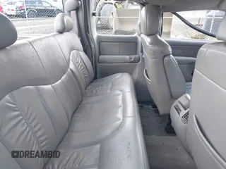 2000 GMC Sierra 2500 SLE z VIN 1GTGK29U7YE380284, wystawiony jako IAAI lot #41965443 z przebiegiem 189 831 mil mil oraz . Historia ofert i sprzedaży dostępna na DreamBid. Obrazek 8.