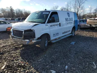 2021 GMC Savana Cargo Van with VIN 1GTW7AFP1M1255353, listed as a Copart auction lot 84943464 with 41,315 mi miles and Salvage Title. Bid and sale history available at carsss.com. Image 1.
