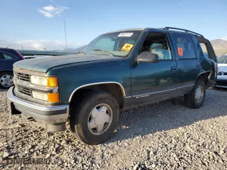 1999 Chevrolet Tahoe Z71 with VIN 1GNEK13R0XJ512661, listed as a Copart auction lot 68022173 with 181,573 mi miles and Salvage Title. Bid and sale history available at carsss.com. Image 1.
