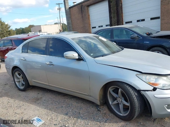 2011 Hyundai Genesis with VIN KMHGC4DF1BU141310, listed as a IAAI auction lot 40743548 with 211,270 mi miles. Bid and sale history available at carsss.com. Image 13.