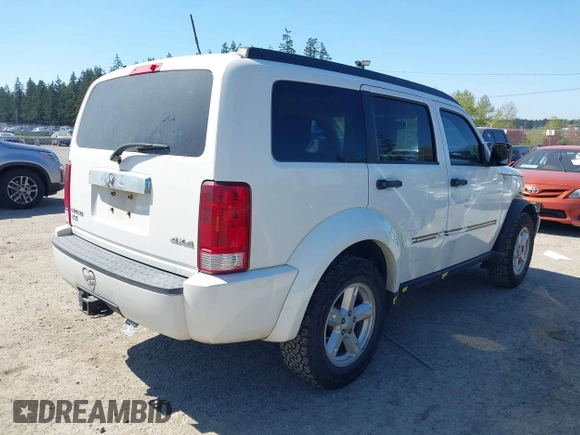 2007 Dodge Nitro SLT z VIN 1D8GU58K07W586777, wystawiony jako IAAI lot #42043802 z przebiegiem 143 324 mil mil oraz . Historia ofert i sprzedaży dostępna na DreamBid. Obrazek 4.
