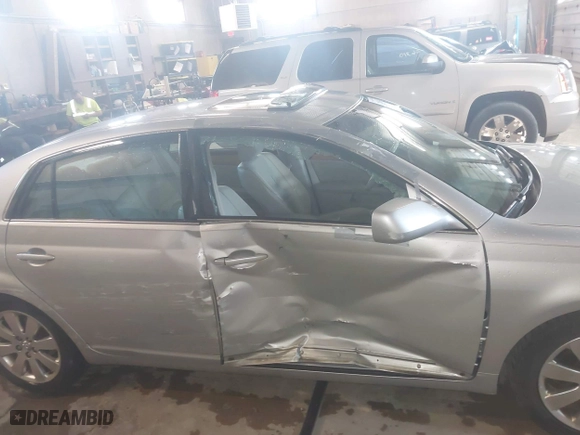 2005 Toyota Avalon XL with VIN 4T1BK36BX5U045813, listed as a IAAI auction lot 42061631 with 150,436 mi miles. Bid and sale history available at carsss.com. Image 6.