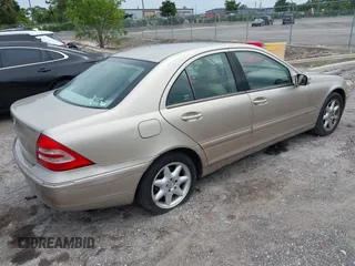 2003 Mercedes-Benz C 240 z VIN WDBRF61J43E013131, wystawiony jako IAAI lot #42036541 z przebiegiem Nie podano mil oraz . Historia ofert i sprzedaży dostępna na DreamBid. Obrazek 4.