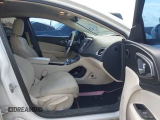 2015 Chrysler 200 Limited с VIN 1C3CCCAB4FN710167, выставлен на аукционе IAAI как лот 42265899 с пробегом 131 554 миль миль и . История ставок и продаж доступна на DreamBid. Изображение 5.