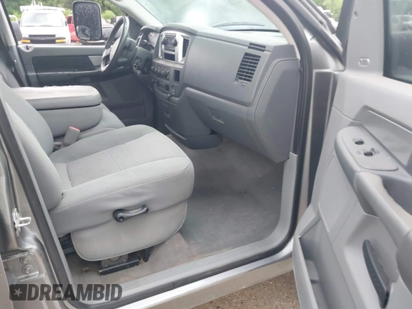 2009 Dodge Ram 2500 ST with VIN 3D7KS28LX9G550043, listed as a IAAI auction lot 42166803 with 291,899 mi miles. Bid and sale history available at carsss.com. Image 5.