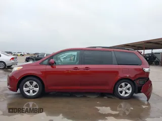 2014 Toyota Sienna LE AAS z VIN 5TDKK3DC9ES466877, wystawiony jako IAAI lot #42298356 z przebiegiem 189 826 mil mil oraz . Historia ofert i sprzedaży dostępna na DreamBid. Obrazek 14.