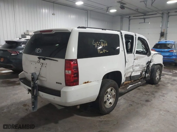 2007 Chevrolet Suburban LT with VIN 1GNFK16397R198621, listed as a IAAI auction lot 41328410 with 186,991 mi miles. Bid and sale history available at carsss.com. Image 6.