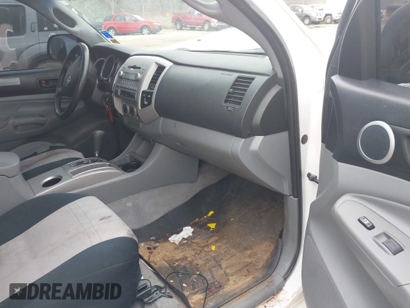 2008 Toyota Tacoma z VIN 5TEUU42NX8Z525861, wystawiony jako IAAI lot #42125414 z przebiegiem Nie podano mil oraz . Historia ofert i sprzedaży dostępna na DreamBid. Obrazek 5.