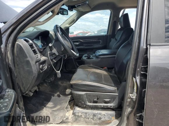 2024 Ram 2500 Laramie z VIN 3C6UR5FL6RG159952, wystawiony jako Copart lot #52771035 z przebiegiem Nie podano mil oraz Szkoda całkowita • Salvage title. Historia ofert i sprzedaży dostępna na DreamBid. Obrazek 7.