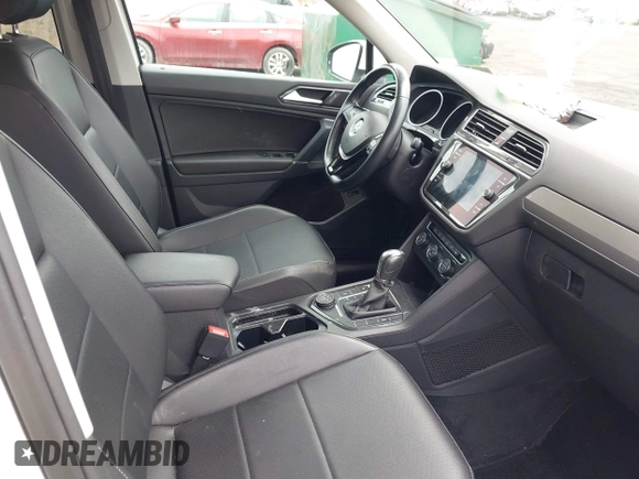 2018 Volkswagen Tiguan SEL with VIN 3VV2B7AX7JM099570, listed as a IAAI auction lot 42374274 with 87,838 mi miles and . Bid and sale history available at DreamBid. Image 5.