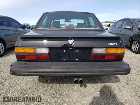 1988 BMW M5 z VIN WBSDC930XJ2791080, wystawiony jako Copart lot #45013965 z przebiegiem 158 194 mil mil oraz Czysty tytuł • Clean title. Historia ofert i sprzedaży dostępna na DreamBid. Obrazek 6.