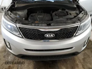 2014 Kia Sorento LX z VIN 5XYKTCA6XEG465634, wystawiony jako Copart lot #57148995 z przebiegiem 201 503 mil mil oraz Szkoda całkowita • Salvage title. Historia ofert i sprzedaży dostępna na DreamBid. Obrazek 12.
