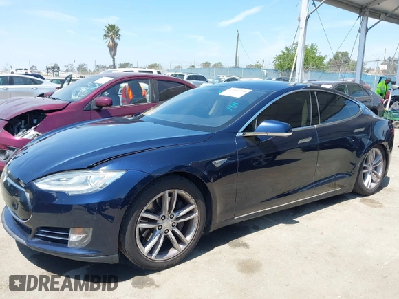 2013 Tesla Model S with VIN 5YJSA1DN1DFP05317, listed as a IAAI auction lot 42086998 with 150,964 mi miles. Bid and sale history available at carsss.com. Image 2.