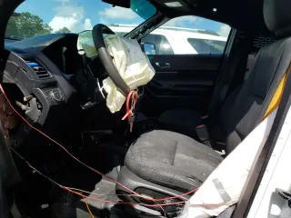 2017 Ford Police Interceptor Utility z VIN 1FM5K8ARXHGB83143, wystawiony jako Copart lot #61688935 z przebiegiem Nie podano mil oraz Szkoda całkowita • Salvage title. Historia ofert i sprzedaży dostępna na DreamBid. Obrazek 7.
