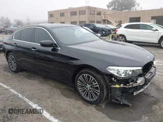 2018 BMW 5 Series 530i z VIN WBAJA5C53JWA37371, wystawiony jako IAAI lot #41667925 z przebiegiem 66 255 mil mil oraz . Historia ofert i sprzedaży dostępna na DreamBid. Obrazek 1.