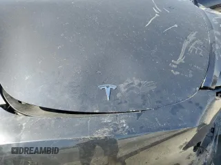2023 Tesla Model Y Long Range z VIN 7SAYGDEE7PF822934, wystawiony jako Copart lot #49285285 z przebiegiem Nie podano mil oraz Szkoda całkowita • Salvage title. Historia ofert i sprzedaży dostępna na DreamBid. Obrazek 11.