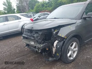 2019 Ford Explorer XLT z VIN 1FM5K7D89KGA50572, wystawiony jako IAAI lot #42551992 z przebiegiem 73 532 mil mil oraz . Historia ofert i sprzedaży dostępna na DreamBid. Obrazek 6.