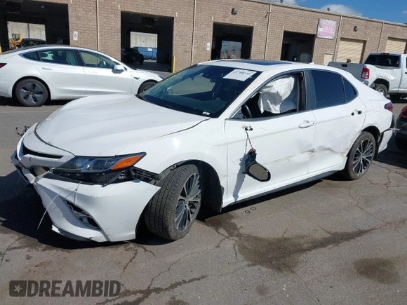 2018 Toyota Camry LE z VIN 4T1B11HKXJU146770, wystawiony jako IAAI lot #41708233 z przebiegiem 106 172 mil mil oraz . Historia ofert i sprzedaży dostępna na DreamBid. Obrazek 18.
